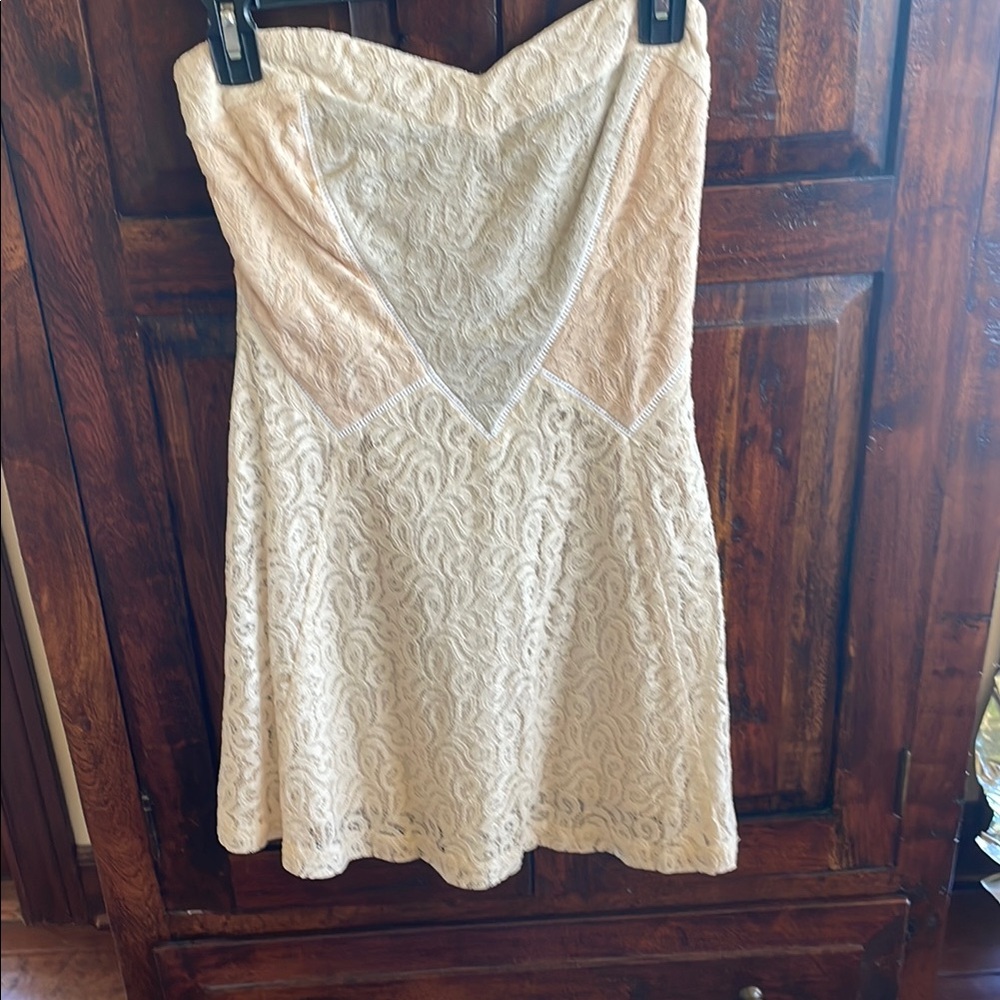 Elegant Cream Lace Strapless Dress